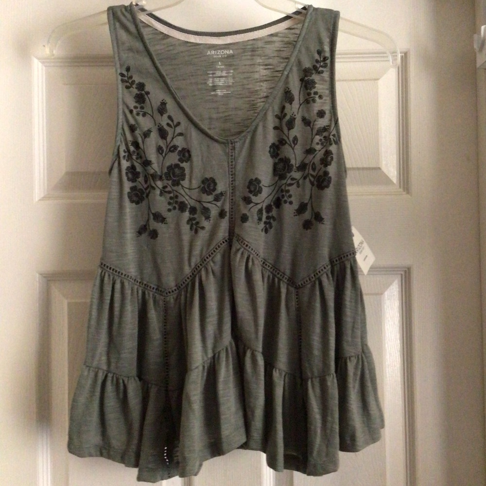 🔥SALE🔥 NEW ARIZONA JEAN CO PRINTED RUFFLE TANK SIZE L